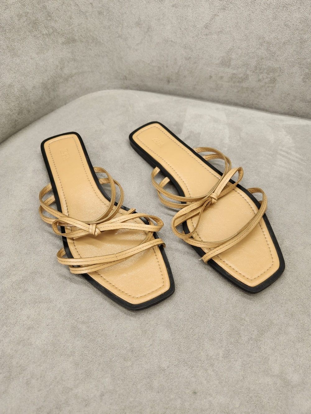 Zara Sandals Women's 8.5 Tan Leather Strappy Slides Square Toe Bow Dainty Glossy